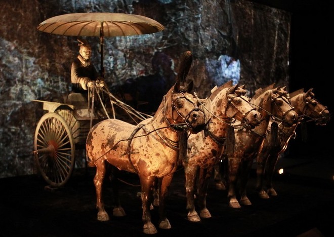 Hai cỗ xe ngựa bằng đồng lớn nhất trong lăng mộ Tần Thủy Hoàng sống động đến kinh ngạc - Ảnh 4.