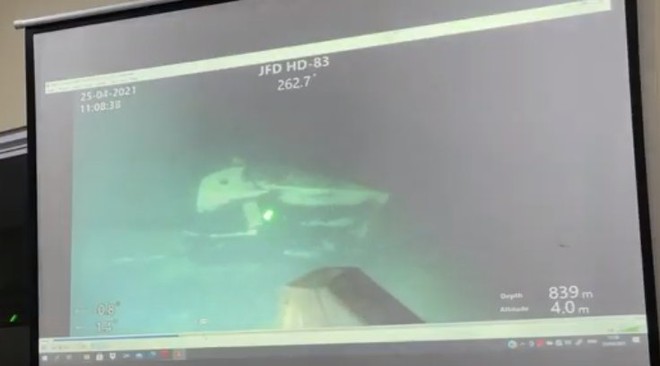 Tàu cứu hộ Singapore áp sát, chụp ảnh tàu ngầm Indonesia bị vỡ làm 3 - Thực thể ly khai ra đòn tiếp cận người Nga ở Ukraine - Ảnh 1.
