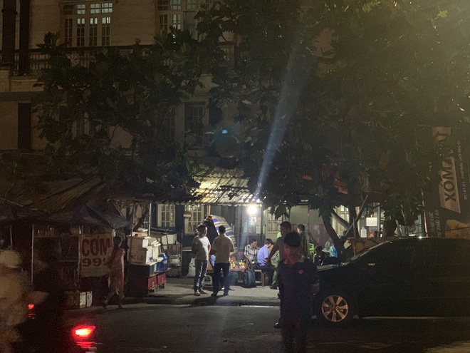 Bắt 2 anh em ruột trong vụ người đàn ông bị đâm chết ở chợ đầu mối Thủ Đức - Ảnh 1.