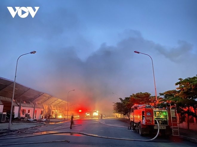 Cháy lớn tại Công ty TNHH Doosan ở Hải Dương - Ảnh 3.