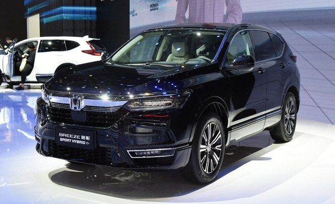 1,3 lít xăng đi 100km, mẫu ô tô uống ít xăng hơn cả xe máy có gì? - Ảnh 1.
