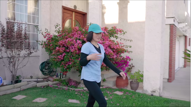 Hé lộ biệt thự hàng trăm mét vuông của Hồng Đào bên Mỹ - Ảnh 1.