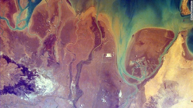 Ngỡ ngàng với những hình ảnh siêu thực của Trái Đất nhìn từ không gian  - Ảnh 11.