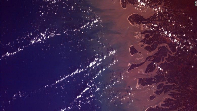 Ngỡ ngàng với những hình ảnh siêu thực của Trái Đất nhìn từ không gian  - Ảnh 6.