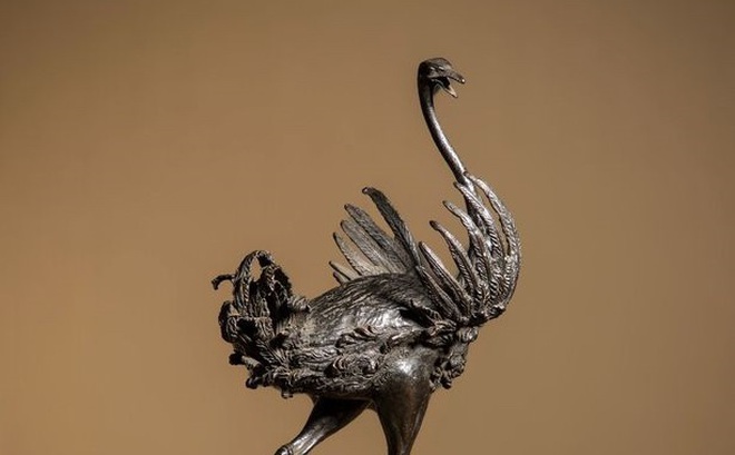 Con chim bằng đồng đã được bán hơn 1,8 triệu bảng Anh.