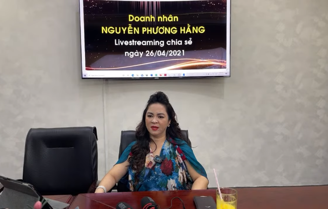 Nữ CEO nổi tiếng: Mắc cười là có người ở nhà trọ, đi Grab, rất khó khăn mà dạy tôi học làm sang - Ảnh 1. Nữ CEO nổi tiếng: Mắc cười là có người ở nhà trọ, đi Grab, rất khó khăn mà dạy tôi học làm sang - Ảnh 1.