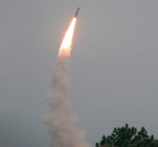 Pháp phóng tên lửa đạn đạo M51 có quỹ đạo bay khác thường  - Ảnh 2.