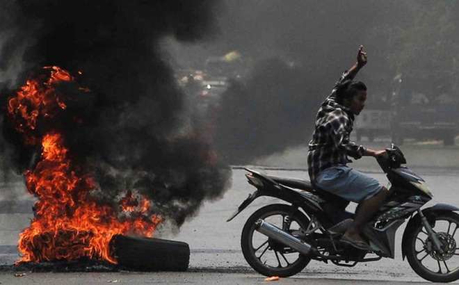 Myanmar rơi vào bất ổn chính trị và kinh tế sau đảo chính quân sự - Ảnh: Reuters.