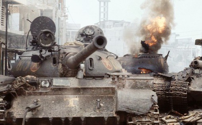 3 chiếc xe tăng T-54 Quân giải phóng bị bắn cháy tại Lăng Cha Cả ngày 30/4 sáng 30/4. Ảnh minh họa: Corbis