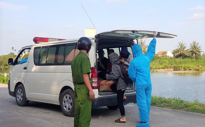 Ngành chức năng tỉnh Hà Nam đưa các trường hợp F1 còn lại đi cách ly tập trung trong chiều ngày 30-4