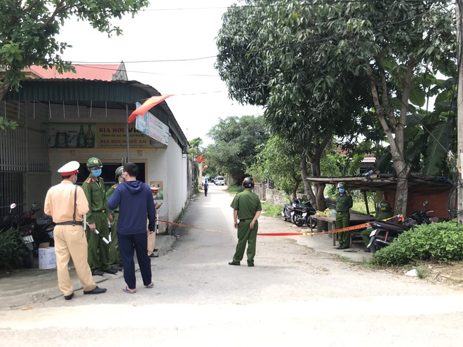 Vụ chủ nhà bắn chết 2 người lạ trước cổng: Nghi phạm giàu có, nhà như lâu đài - Ảnh 1.