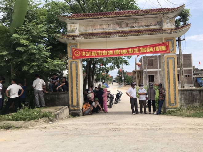 Vụ chủ nhà bắn chết 2 người lạ trước cổng: Nghi phạm giàu có, nhà như lâu đài - Ảnh 2.