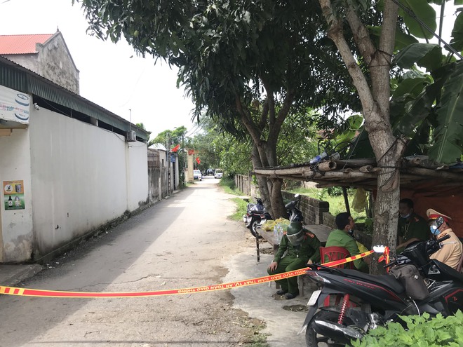 Vụ chủ nhà bắn chết 2 người lạ trước cổng: Nghi phạm giàu có, nhà như lâu đài - Ảnh 3.