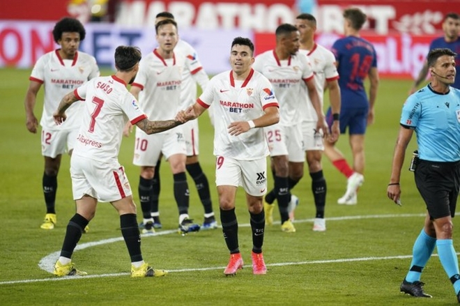 Atletico Madrid thua Sevilla, Barca có thời cơ áp sát ngôi đầu La Liga - Ảnh 1.