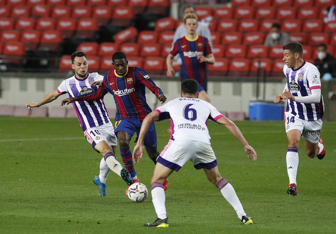 Messi lập kỷ lục, trọng tài bị nghi tiếp tay Barcelona hạ Valladolid - Ảnh 4.