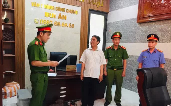 Ông Bùi Văn Ần bị đọc lệnh khởi tố, bắt tạm giam
