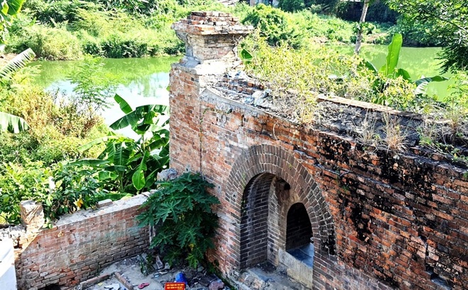 Chiếc cổng cổ độc đáo cạnh Đông thành Thủy quan “phát lộ” ngay sau di dời Thượng thành Huế