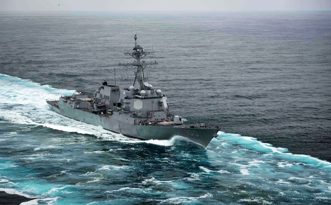 Tàu khu trục USS Kidd đi qua Thái Bình Dương ngày 30/7/2019. Ảnh: AFP