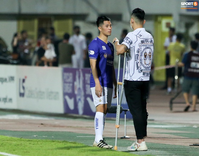 Quế Ngọc Hải an ủi Đình Trọng khi Viettel lần đầu khiến Hà Nội FC ôm hận - Ảnh 3.