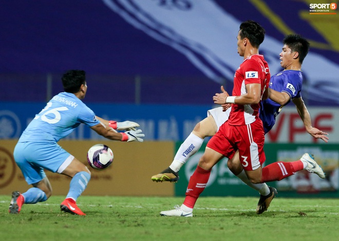 Quế Ngọc Hải an ủi Đình Trọng khi Viettel lần đầu khiến Hà Nội FC ôm hận - Ảnh 6.