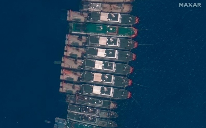Hình ảnh vệ tinh cho thấy các tàu Trung Quốc đang neo đậu ở Đá Ba Đầu (thuộc cụm đảo Sinh Tồn ở quần đảo Trường Sa, thuộc chủ quyền của Việt Nam). Ảnh: AP