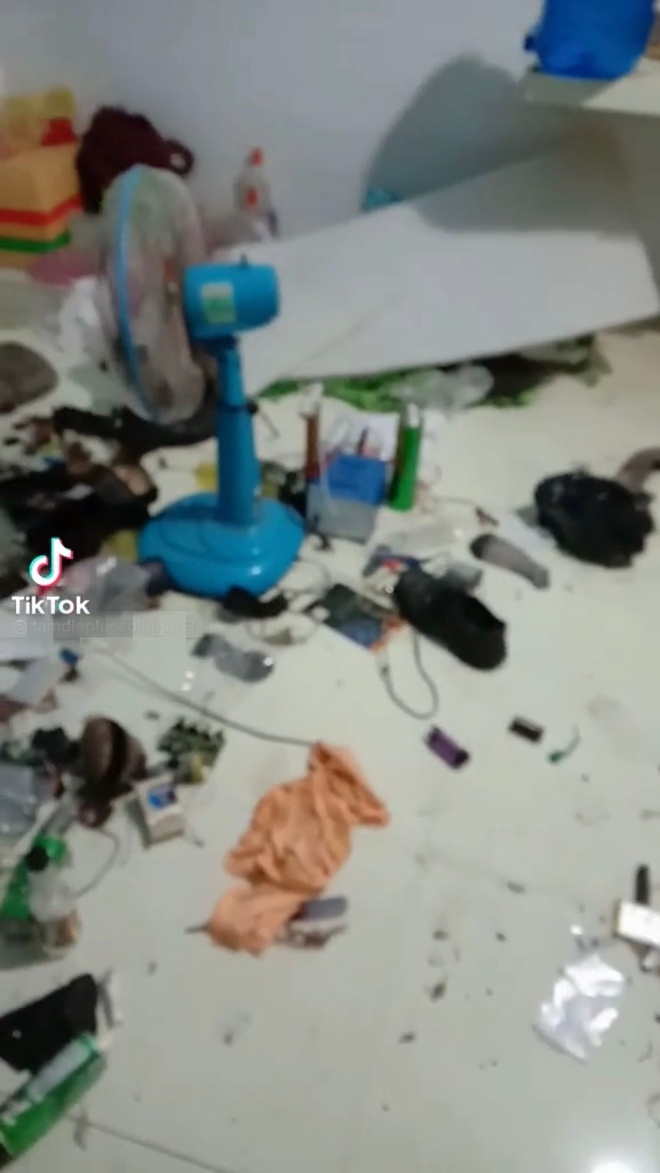 Thanh niên nợ tiền phòng bỏ trốn, chủ nhà phá khoá vào và đứng hình với cảnh tượng bên trong - Ảnh 2. Thanh niên nợ tiền phòng bỏ trốn, chủ nhà phá khoá vào và đứng hình với cảnh tượng bên trong - Ảnh 2.