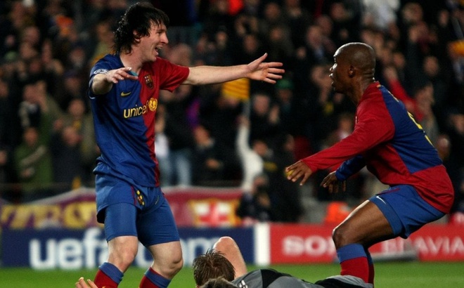 Messi ăn mừng cùng Eto'o trong trận thắng hoành tráng của Barca trước Bayern cách đây 12 năm. (Ảnh: Getty).