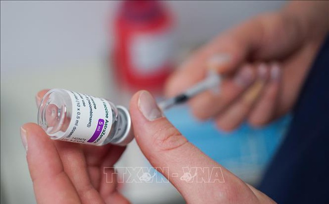 Vaccine ngừa COVID-19 của AstraZeneca. Ảnh: PAP/TTXVN