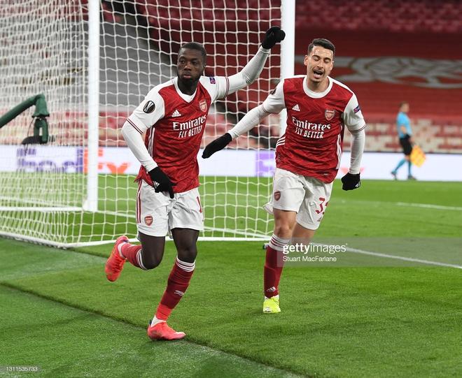 Man United thổi bay địch thủ ngổ ngáo; Arsenal trả giá đắt vì sai lầm phút bù giờ - Ảnh 3. Man United thổi bay địch thủ ngổ ngáo; Arsenal trả giá đắt vì sai lầm phút bù giờ - Ảnh 3.