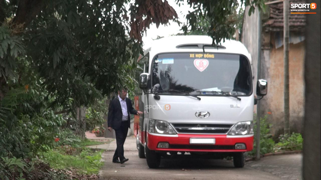 Lễ ăn hỏi Xuân Trường - Nhuệ Giang: Rạp cuối ngõ trang trí màu trắng chủ đạo, có bảo vệ nghiêm ngặt phía ngoài - Ảnh 7.