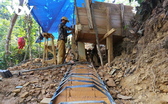 Hoạt động khai thác vàng trái tại mỏ vàng Bồng Miêu, xã Tam Lãnh, huyện Phú Ninh gây ô nhiễm môi trường.