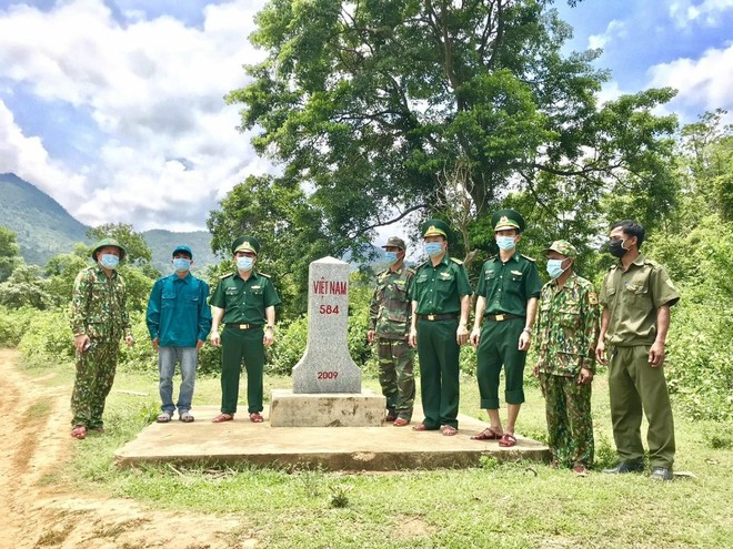 Hàng chục người qua Lào dự lễ bốc mả, đám cưới rồi lén lút trở về - Ảnh 2.