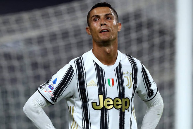 Tiết lộ sốc: Cristiano Ronaldo cáu kỉnh và cô lập với các đồng đội ở Juventus - Ảnh 1.