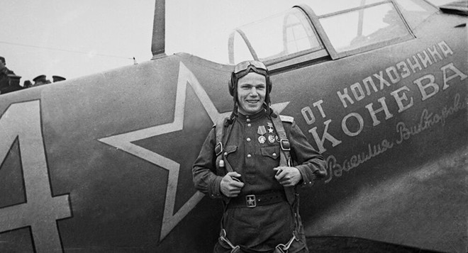 Phi công Liên Xô vĩ đại nhất, bất đắc dĩ bắn rơi tiêm kích tốt nhất của Mỹ - Ảnh 1.