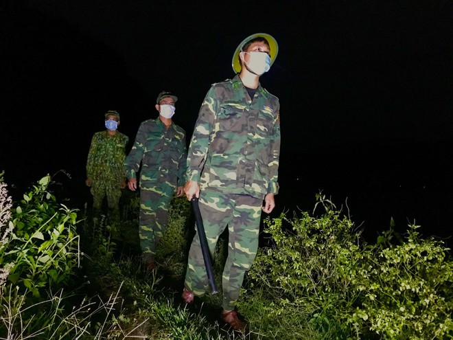 Lập vành đai chống dịch COVID-19 ở biên giới Việt - Lào - Ảnh 8.