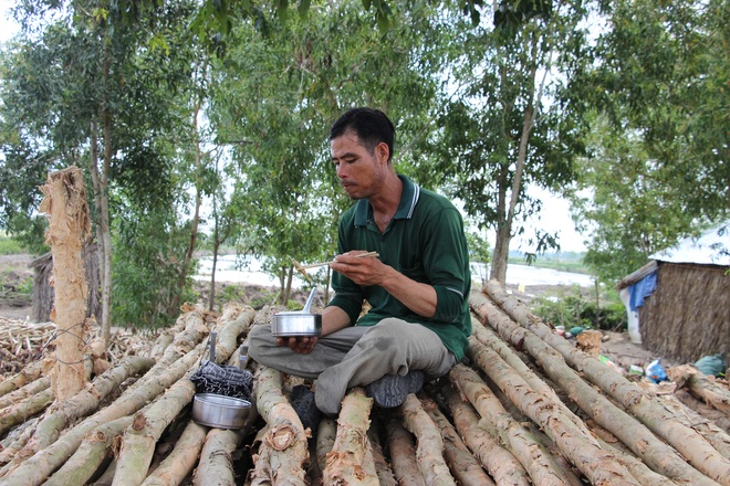 Khu chợ tràm bán đắt hàng như tôm tươi ở Cà Mau - Ảnh 12.