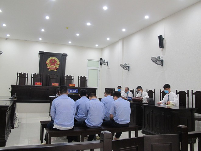 4 thanh tra giao thông nhận tiền từ nhóm bảo kê “xe vua” ở Hà Nội như thế nào? - Ảnh 2. 4 thanh tra giao thông nhận tiền từ nhóm bảo kê “xe vua” ở Hà Nội như thế nào? - Ảnh 2.
