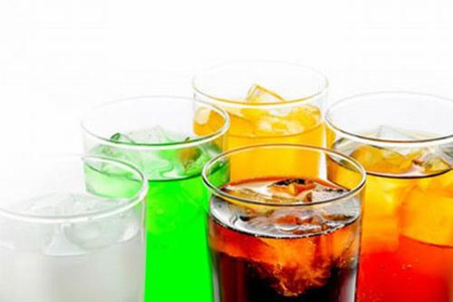 Dùng nhiều đồ uống có đường làm tăng nguy cơ ung thư ruột kết - Ảnh 1.