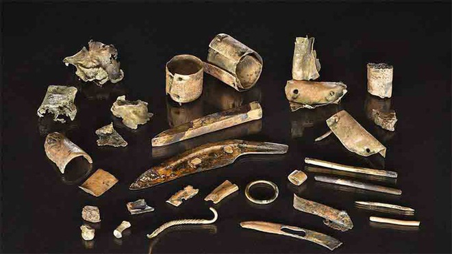 Khai quật hàng đống ve chai, hóa ra kho tiền cổ vô giá 2.300 tuổi - Ảnh 1.