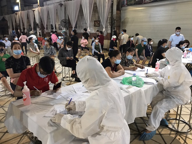 Nam sinh đi bê cỗ mắc Covid-19 ở Bắc Ninh: Bạn bè chửi ham tiền rước họa vào thân, nhiều người trách vì làm họ đi cách ly - Ảnh 2. Nam sinh đi bê cỗ mắc Covid-19 ở Bắc Ninh: Bạn bè chửi ham tiền rước họa vào thân, nhiều người trách vì làm họ đi cách ly - Ảnh 2.