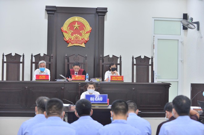90 cảnh sát, thanh tra giao thông Hà Nội phủ nhận bảo kê xe tải - Ảnh 1.