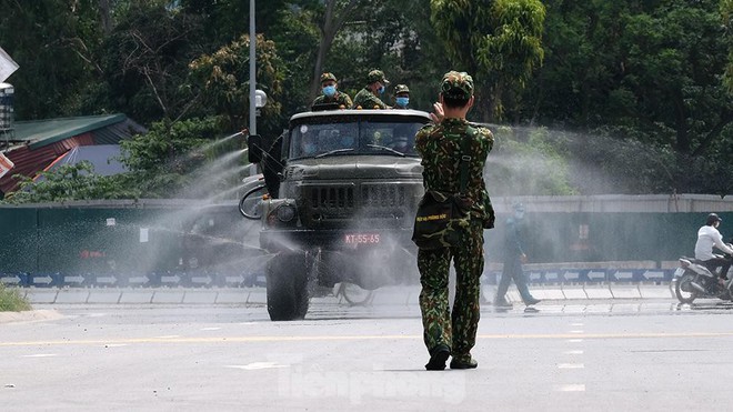 Điều gì xảy ra bên trong 2 tâm dịch Covid-19 ở Hà Nội: Tình hình của chúng tôi không phức tạp như nhiều người nghĩ - Ảnh 6.