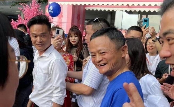 Jack Ma tại trụ sở Alibaba ngày 10/5. (Ảnh: NetEase.com)