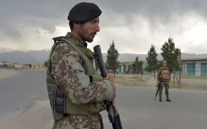 Binh sĩ Afghanistan tại một địa điểm gần căn cứ quân sự Mỹ ở Bagram, phía Bắc Kabul. Ảnh: Getty Images