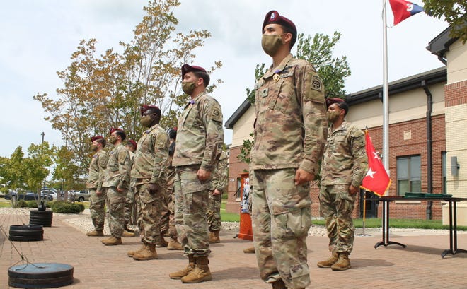 Binh sĩ thuộc lữ đoàn dù số 3, sư đoàn không quân số 28 đóng tạ Fort Bragg