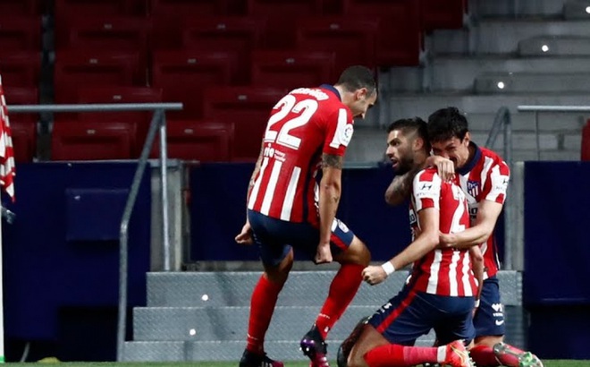 Atletico Madrid dẫn 2-0 trước Real Sociedad sau 28 phút (Ảnh: Reuters).