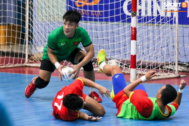 Tuyển futsal Việt Nam tập luyện cường độ cao trước ngày sang UAE - Ảnh 7.