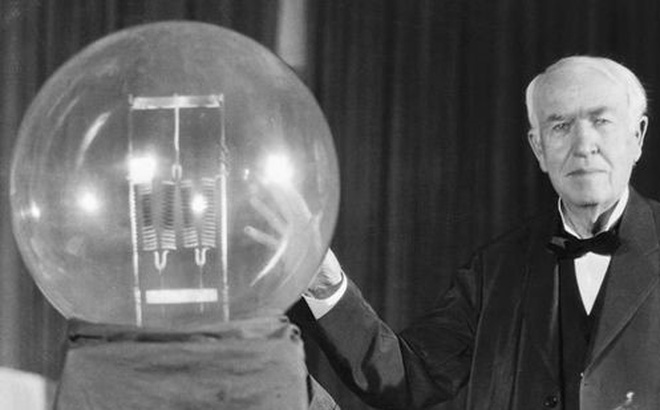 Thomas Edison được biết đến là người đã thiết kế ra bóng đèn