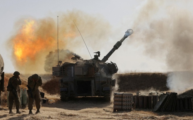 Pháo 155mm của quân đội Israel khai hỏa vào các khu vực của Hamas. Ảnh: AFP