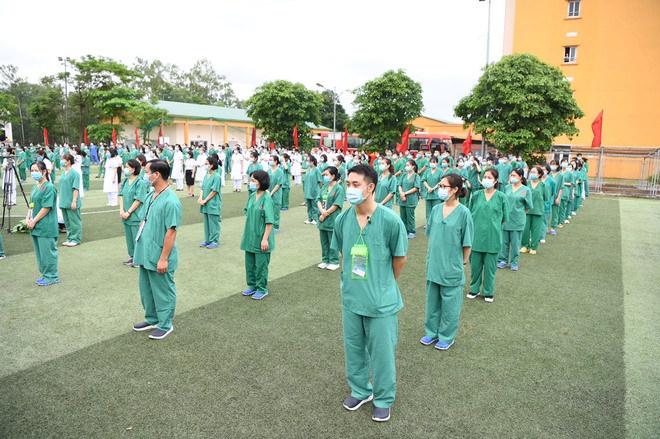 Quảng Ninh: 200 bác sĩ tình nguyện đến điểm nóng dịch bệnh Covid-19 tại Bắc Giang - Ảnh 10. Quảng Ninh: 200 bác sĩ tình nguyện đến điểm nóng dịch bệnh Covid-19 tại Bắc Giang - Ảnh 10.